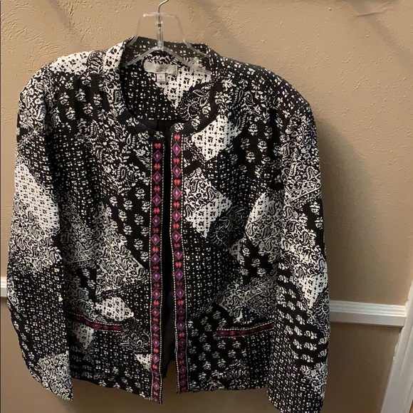 Black and white jacket - Picture 1 of 3